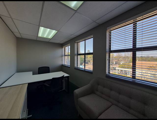 109M² OFFICE TO LET IN DUNKELD WEST